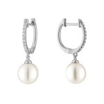 Boucles d’oreilles pendantes en perles de culture et diamants