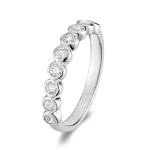 Bague demi-éternité avec diamants sertis clos