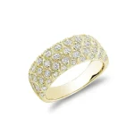 Bague large au design travaillé
